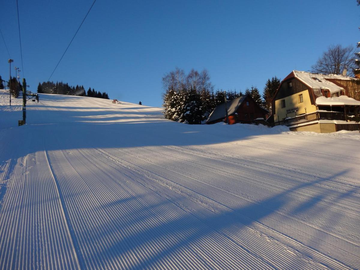 Horska Chata Hubert Bedřichov Buitenkant foto