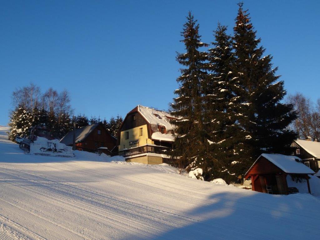Horska Chata Hubert Bedřichov Buitenkant foto